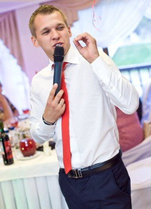 Ведущий, артист Минин Евгений